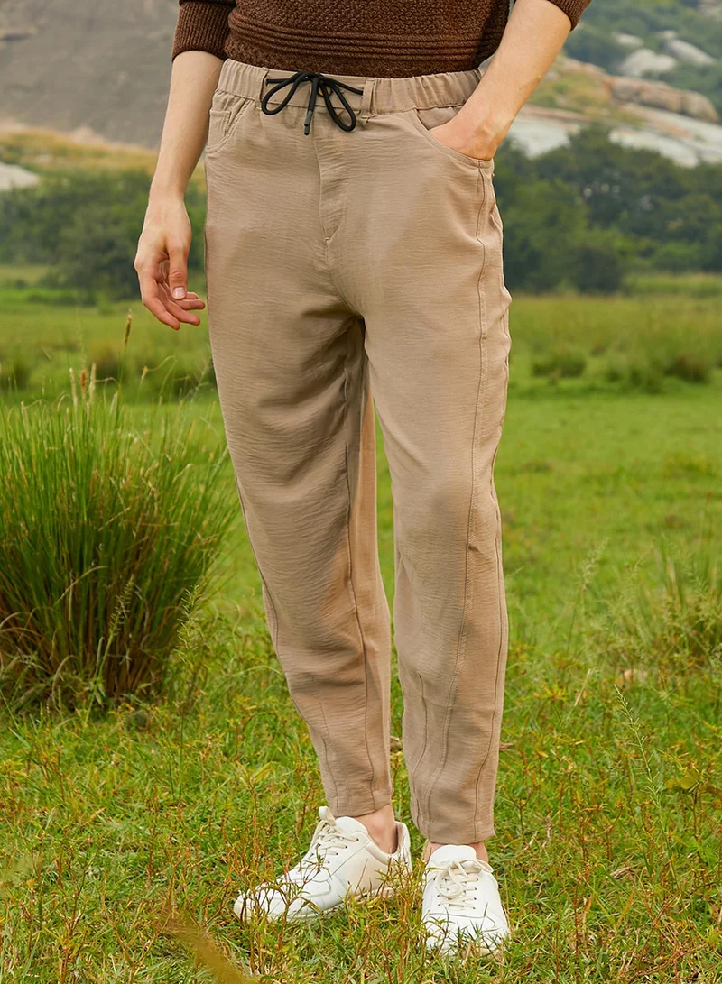 Campus Sutra Men's Khaki Beige Solid Tapered Trousers For Casual Wear | Low-Rise | 4 Pockets | Drawstring Closure | Trousers Crafted With Comfort Fit For Everyday Wear